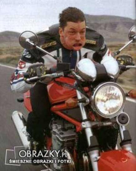zadowolony motocyklista
